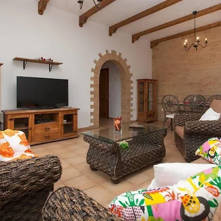 Luz Villa *