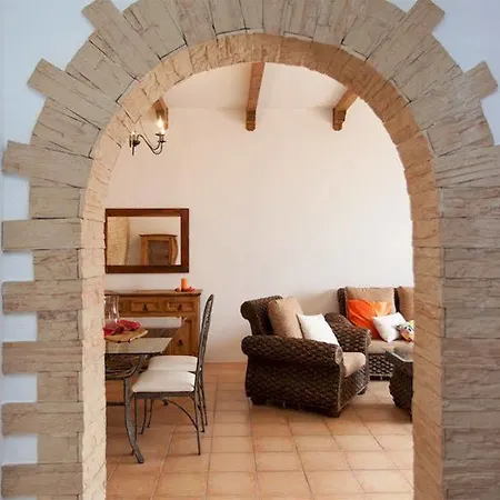 Luz Villa *